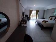 kingsize-room-with-balcony-samui-green-hotel4